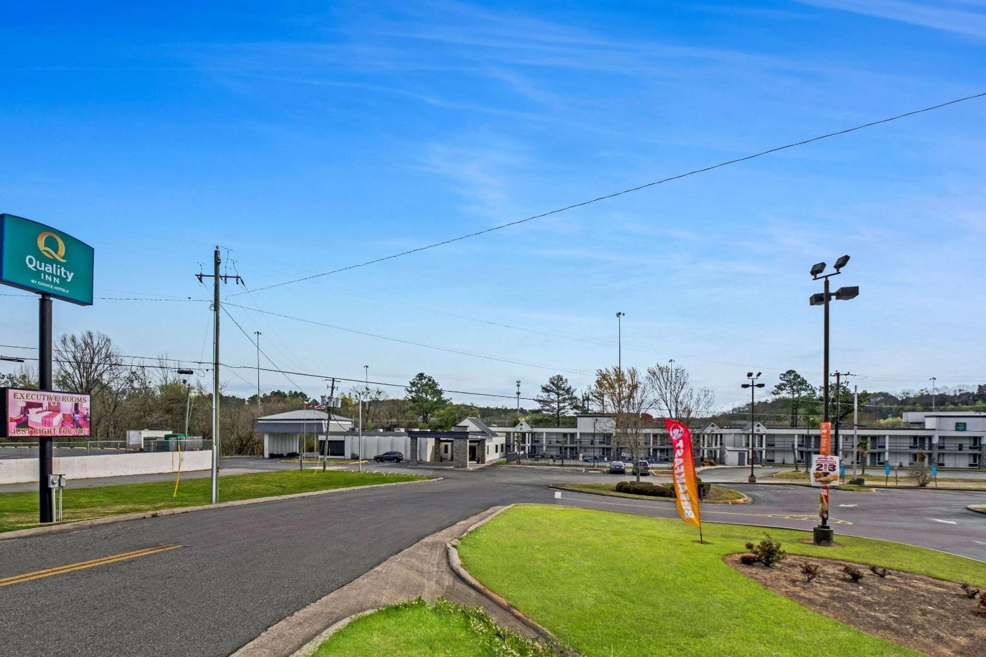 Quality Inn Dalton Exterior photo