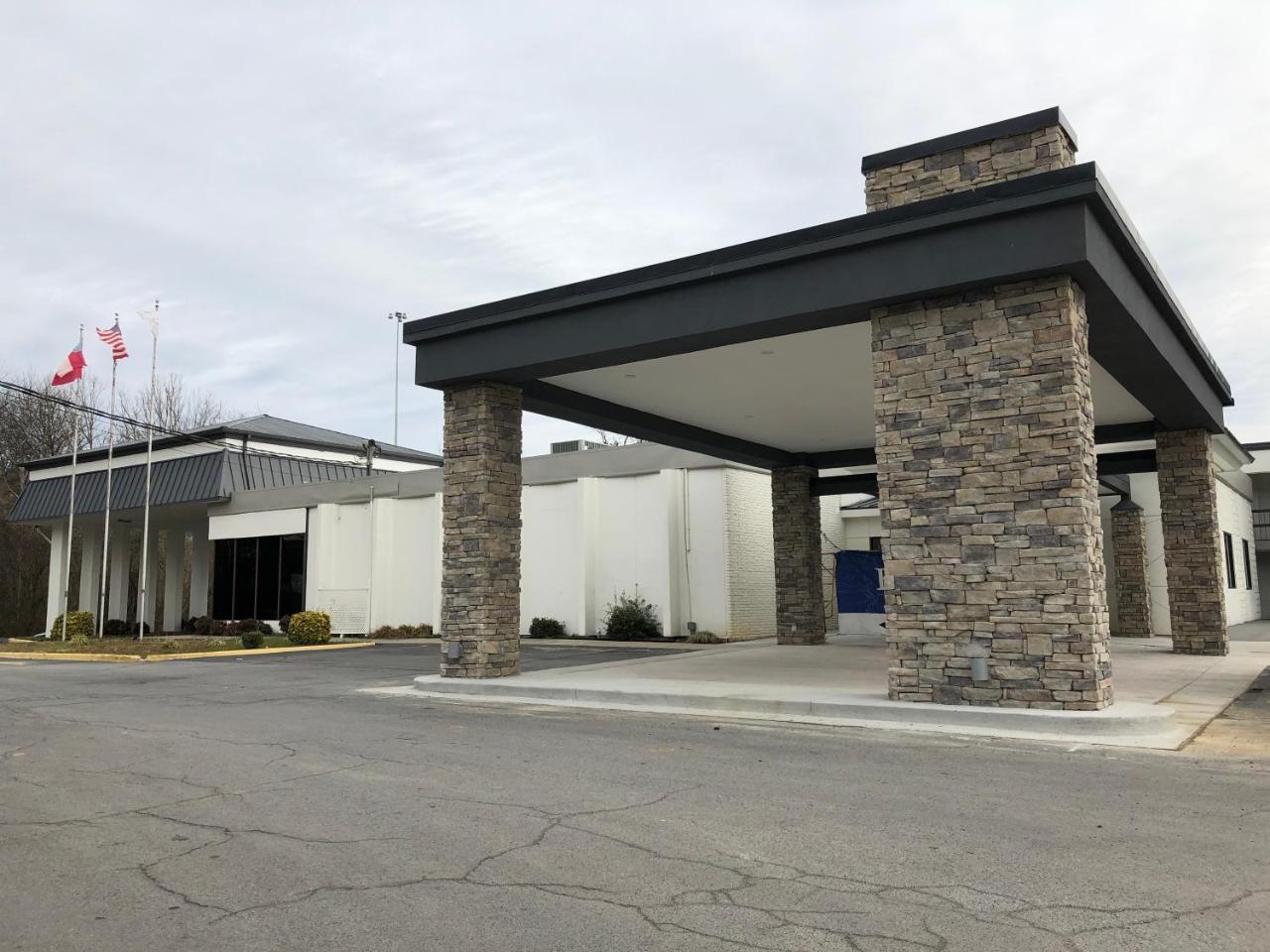 Quality Inn Dalton Exterior photo