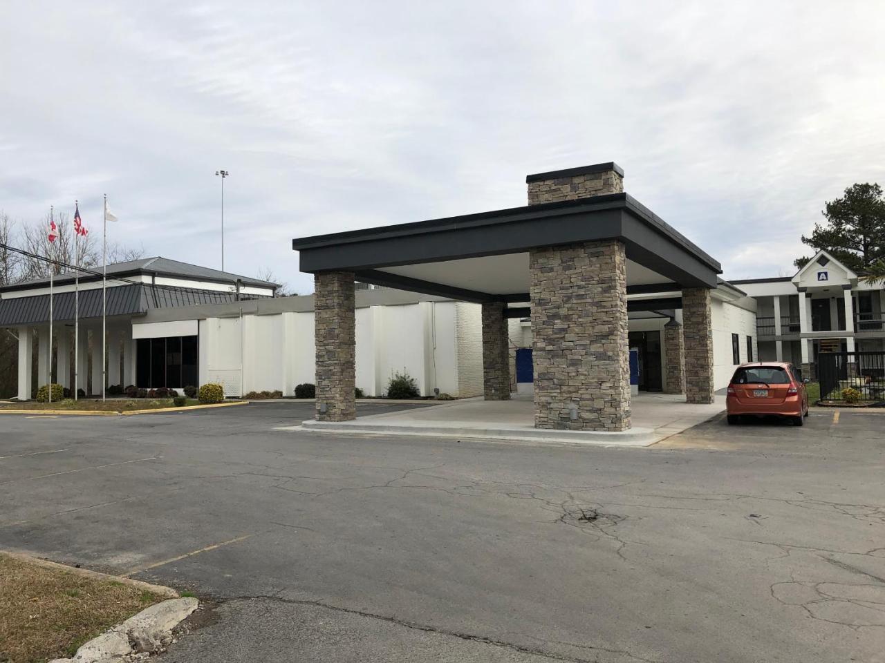 Quality Inn Dalton Exterior photo