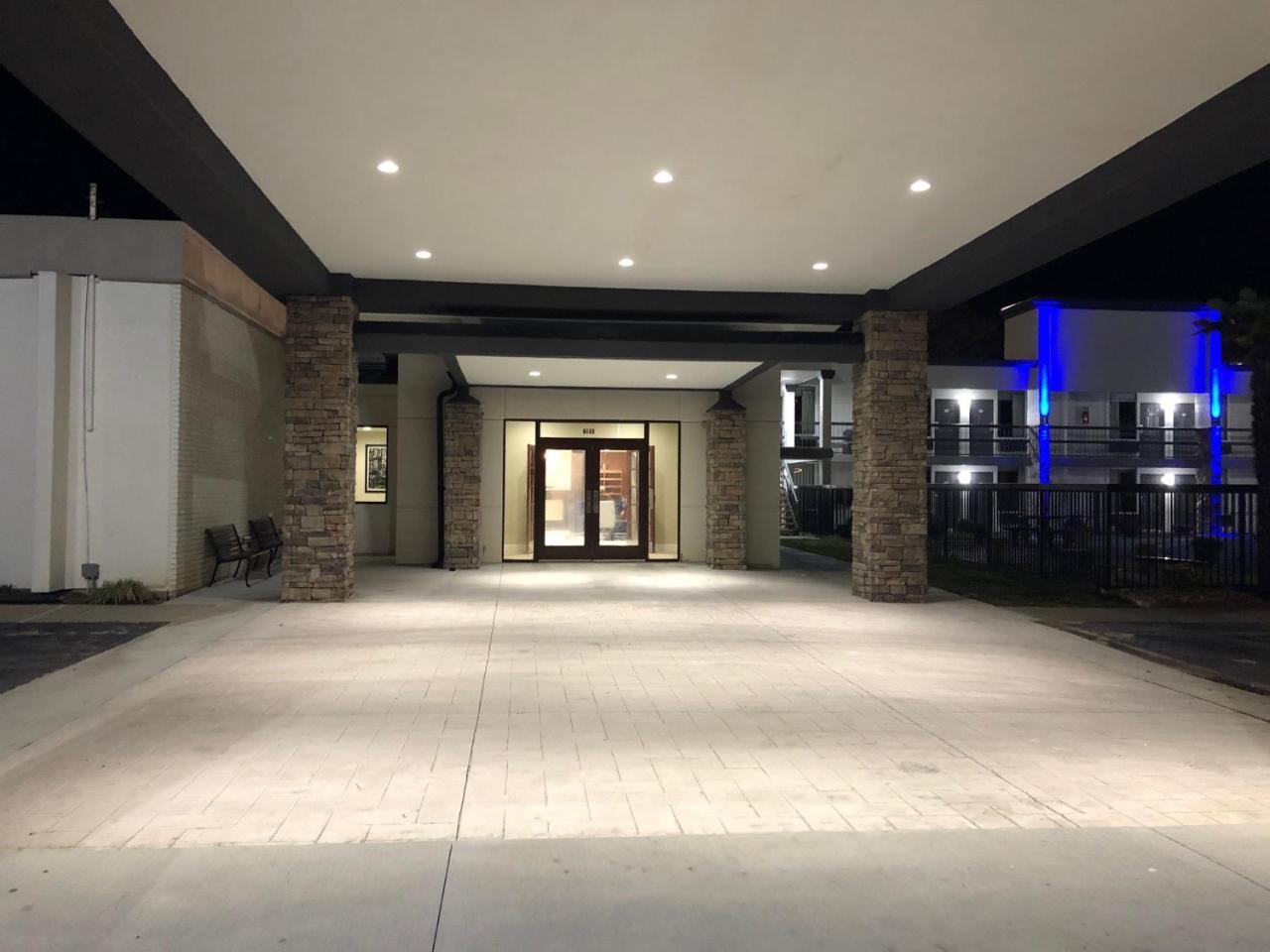 Quality Inn Dalton Exterior photo