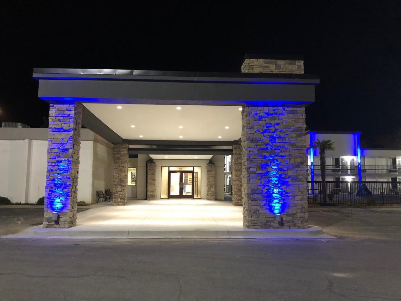 Quality Inn Dalton Exterior photo
