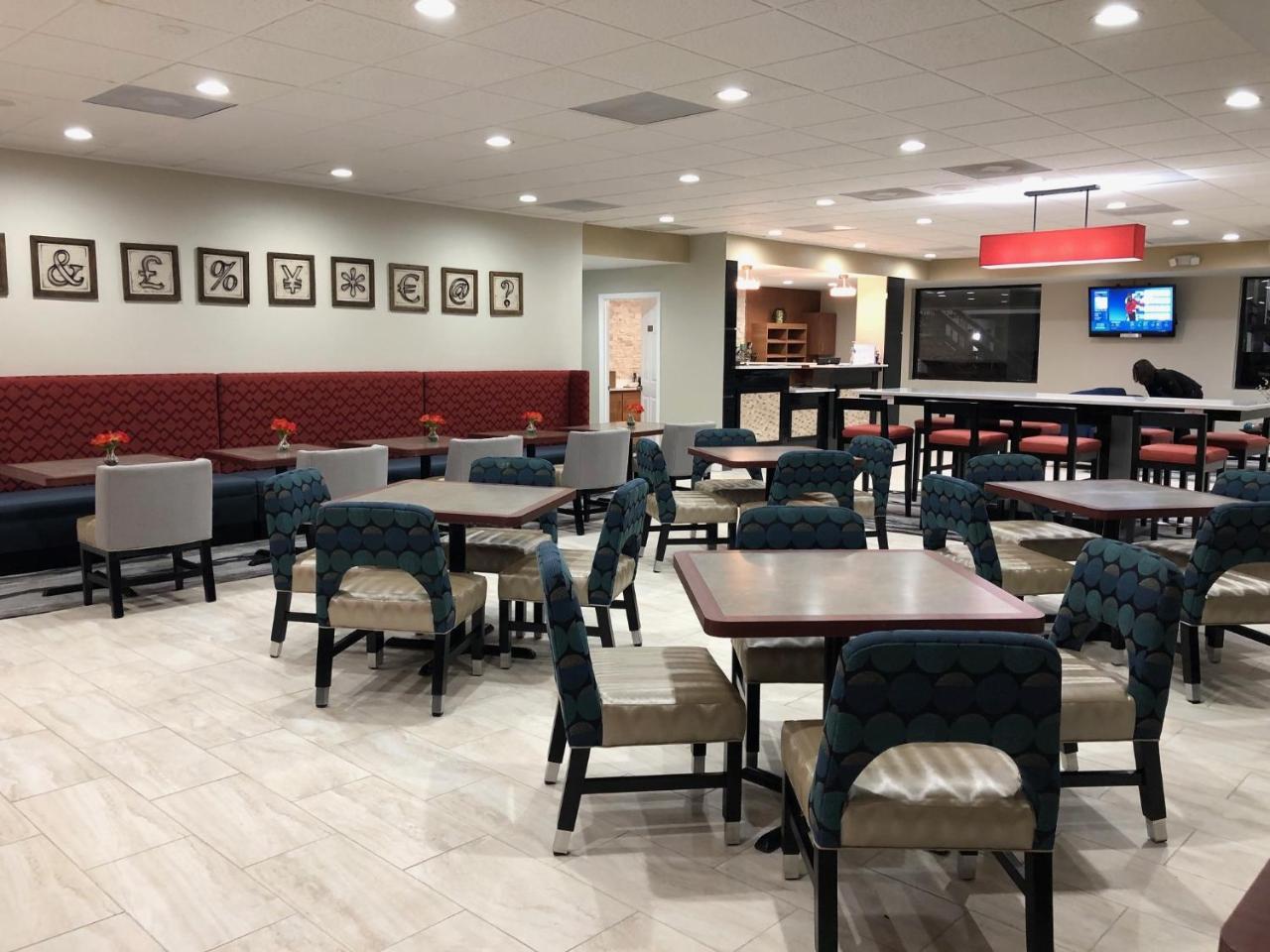 Quality Inn Dalton Exterior photo