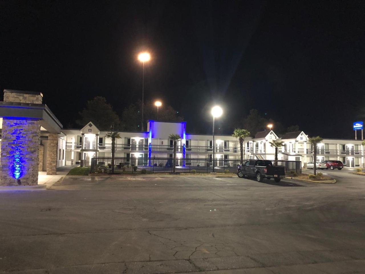 Quality Inn Dalton Exterior photo