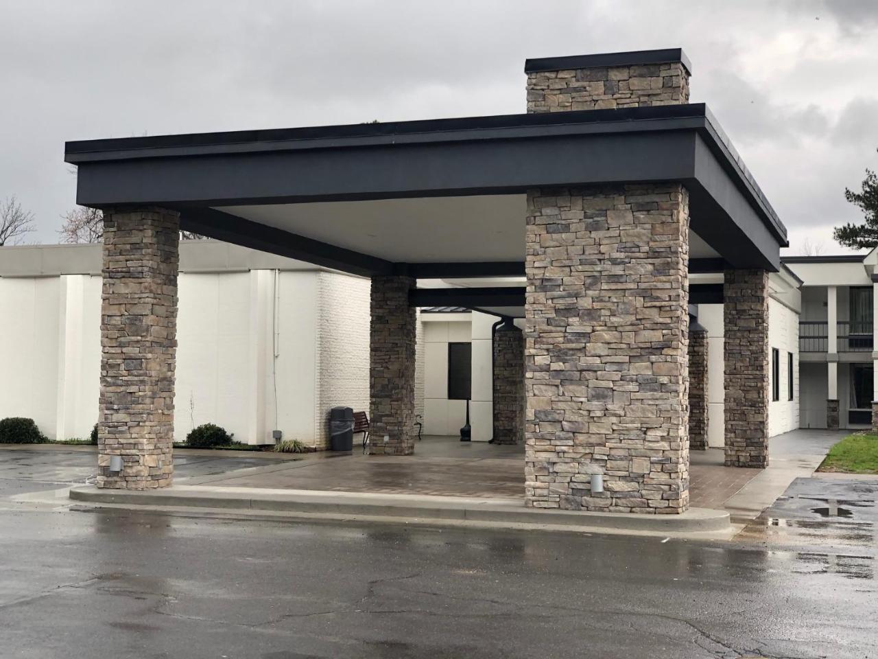 Quality Inn Dalton Exterior photo