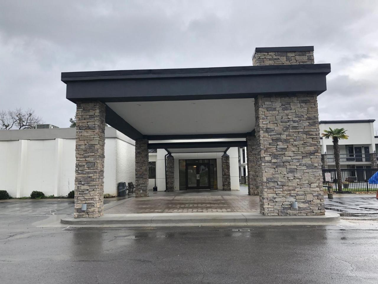 Quality Inn Dalton Exterior photo